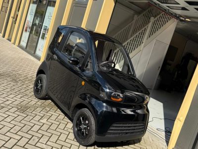 Voltino XS glanszwart rijbewijsvrije scootmobiel